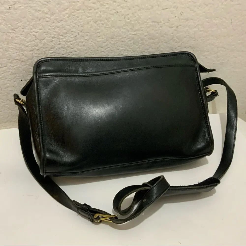 COACH Black Leather Shoulder Crossbody Strap Purse 1980s